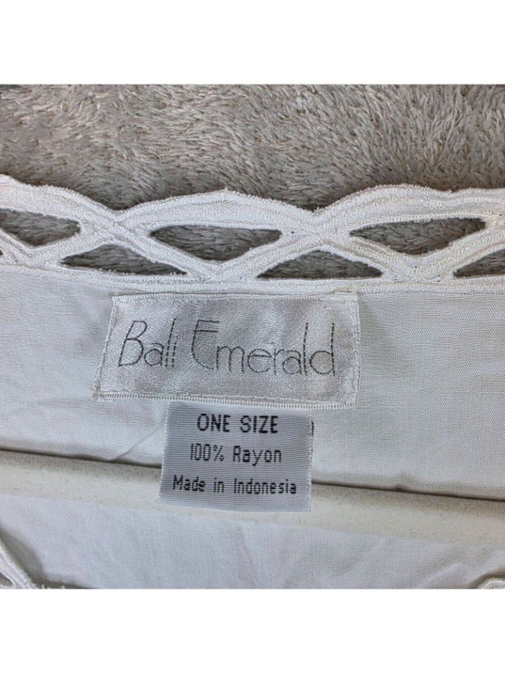 Bali Emerald Blouse Womens One Size White Short Sleeve Embroidered Rayon - Picture 3 of 7